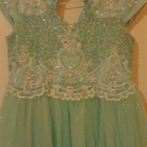 Beautiful Green Dress for sale! - Picture 2 of 6